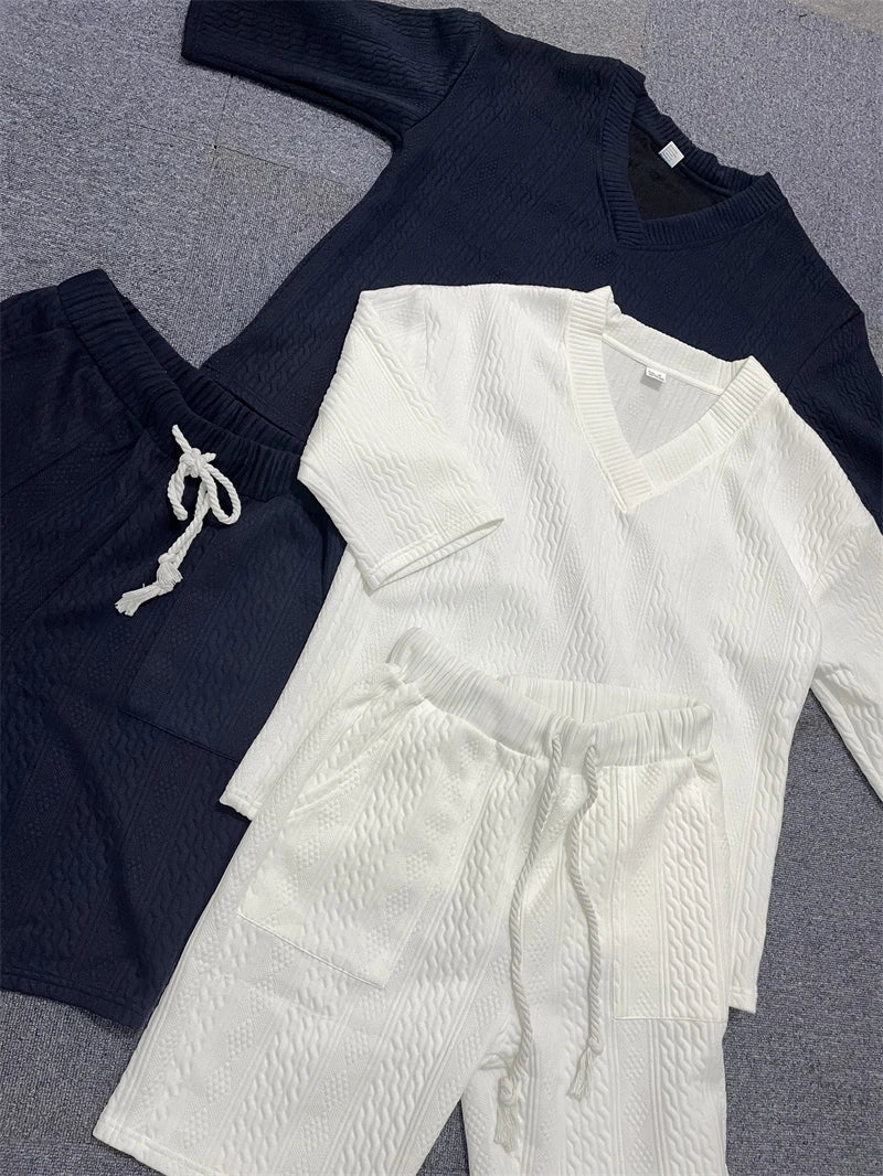 Short T and Short Streetwear Outfits - Unisex Vogue